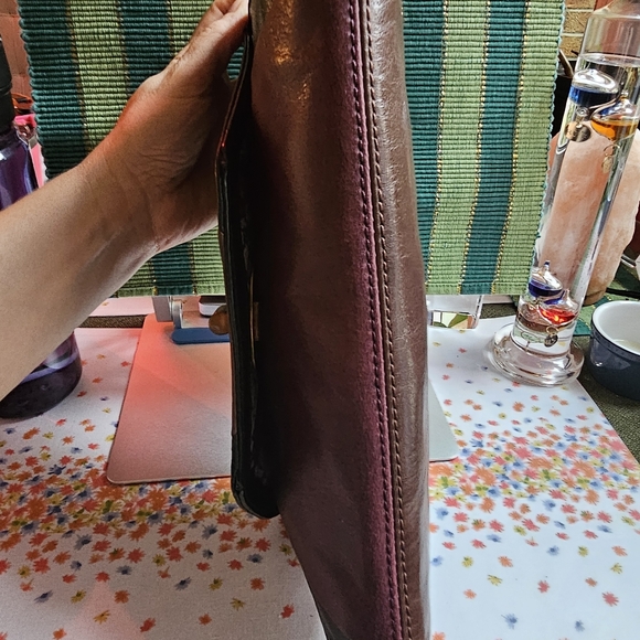 Elliot Lucca medium sized mixed grain/color leather clutch - Picture 7 of 13